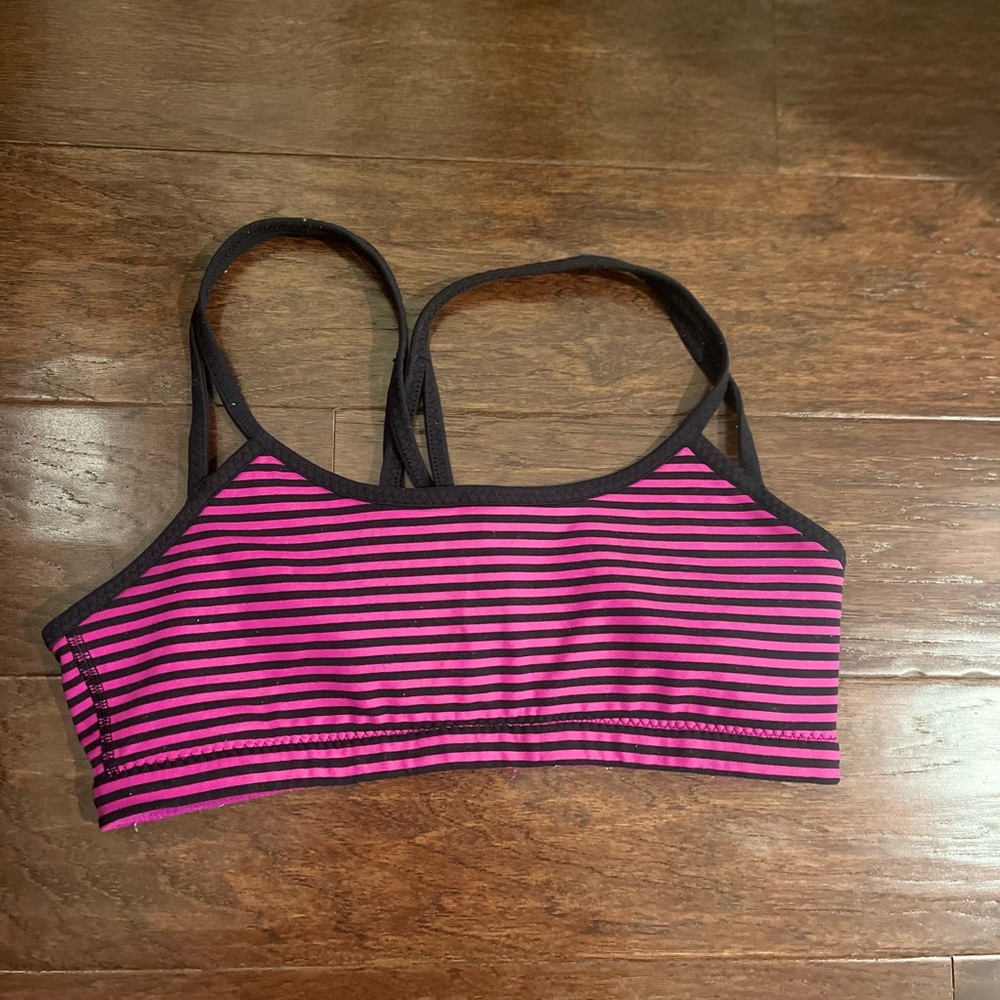 ❤️4 for $28 lucy striped sports bra